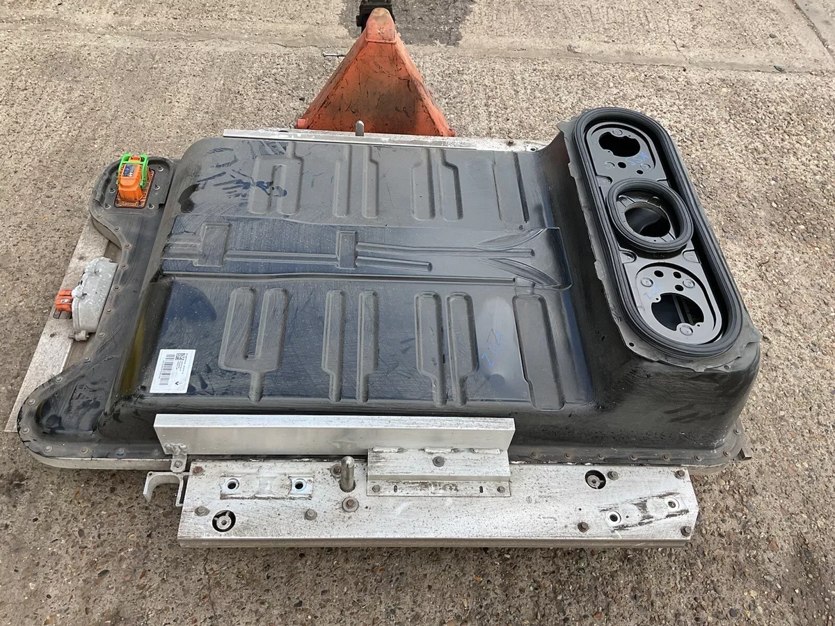 Renault zoe battery voltage outlet