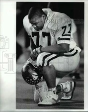 1988 Press Photo Bruce Harman Kneels after Loss to St. Ignatius in Playoffs