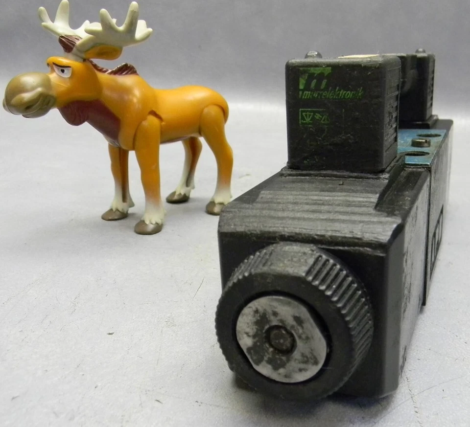 Vickers DG4V-3-33C-V-M-U-H7-60 定向控制阀 4 路 D03 24 伏直流线圈 — 第 4/4 张图片