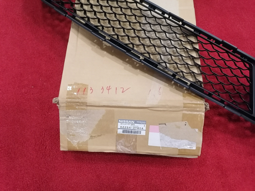 622543YW0A New Genuine Nissan JUKE NISMO 13- Grille-Front Bumper 62254-3YW0A OEM - Picture 3 of 10
