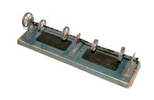 DC MADE IN GERMANY PORTE ROUE / JANTE 1880-1920 ANCIEN JOUET MINIATURE 29x9x8cm