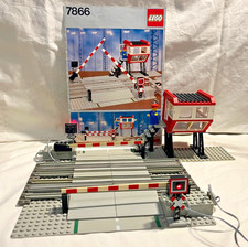 LEGO Trains 12V: 7866 Remote-Controlled Road Level Crossing w/ Instructions
