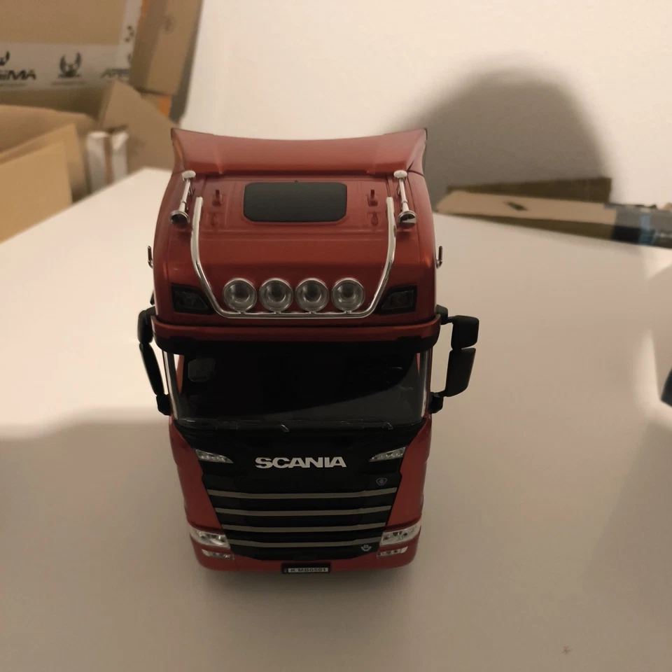 SCANIA 770 S ZUGMASCHINE 6X4 1:18 RTR ROT Metallic & Trailer - Bild 3 von 4