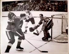 1967 GORDIE HOWE PHOTO ROGER CROZIER NHL HOCKEY JOHN FERGUSON DETROIT RED WINGS 
