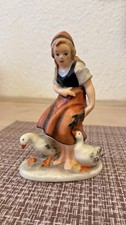 Friedel Bavaria Porzellanfigur &ndash; M&auml;dchen mit zwei G&auml;nsen, G&auml;nsemagd
