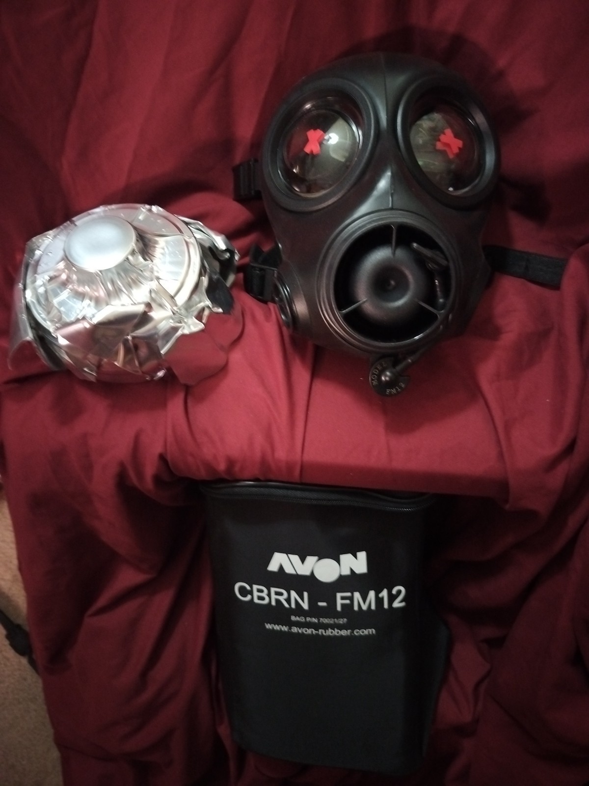 AVON FM12 GAS MASK Government Issue NEW, old Stock Size 3