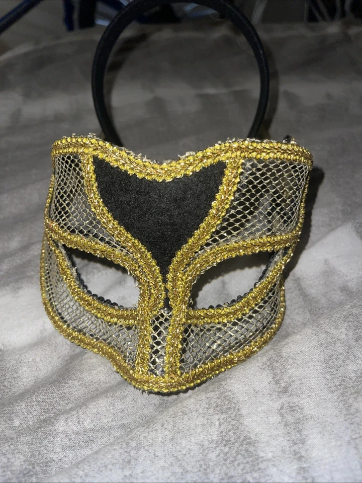 Máscara veneciana dorada con red para mujer Novedades Foto 3 de 4