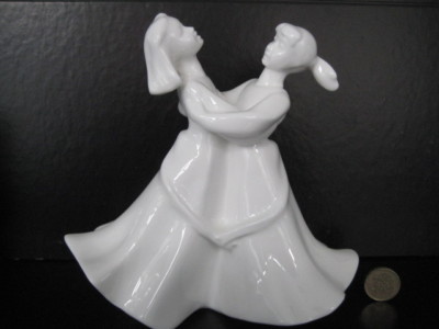 ROYAL DOULTON IMAGES KINDRED SPIRIT BESTE FREUNDE SCHWESTERN JAHR FIGUR WEISS CHINA