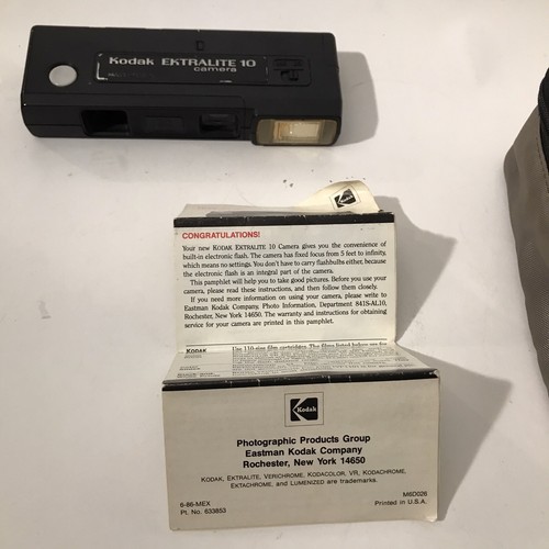 Vintage Kodak Ektralite 10 Camera 110 Film Point Shoot Flash Made USA Manual Bag - Picture 11 of 12