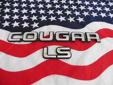 US FORD COUGAR LS SCHRIFTZUG EMBLEM BADGE AUTO CAR SILBER DEKO LOGO MODELL USA I