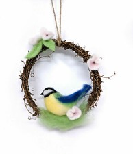 Zestaw filcowania igłowego The Crafty Kit Company 'Spring Blue Tit Wreath'
