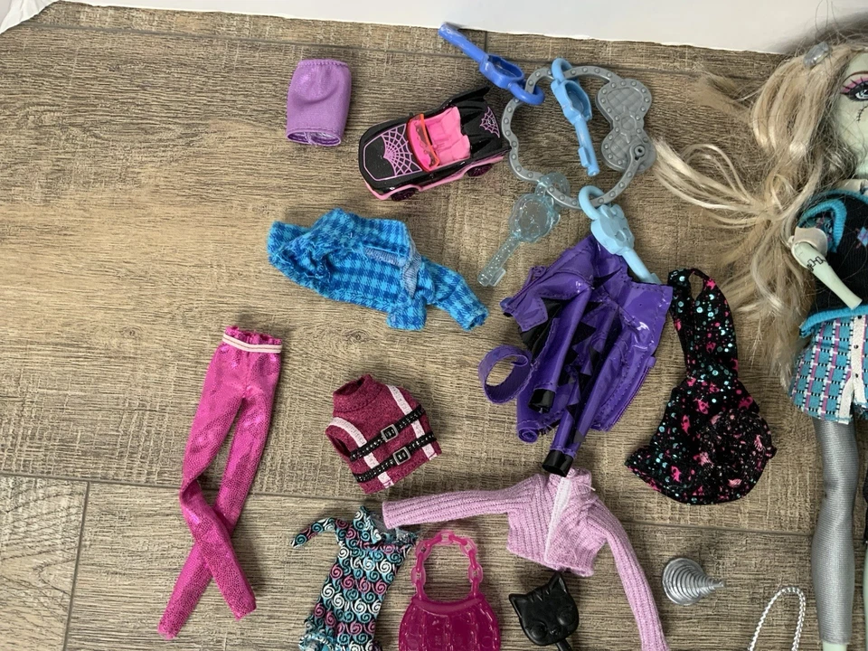 Monster High Muñeca Conjunto a Granel Muñecas Ropa Vestido Zapatos Accesorios Cartera Foto 3 de 4