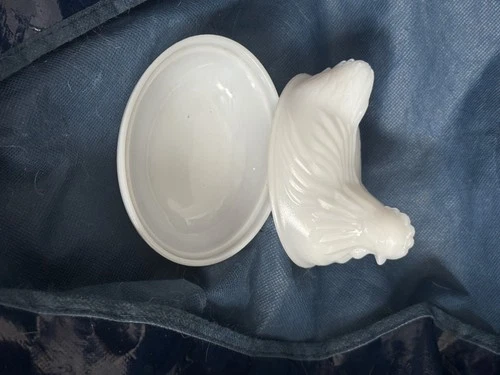 HAZEL WHITE MILK GLASS CHICKEN ON NEST TRINKET DISH VINTAGE COLLECTIBLE