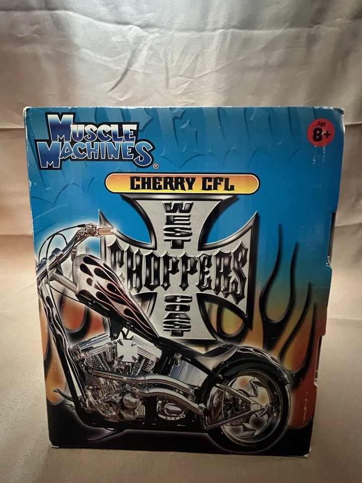 2004 Muscle Machines West Coast Choppers 1:10 Jesse James Cherry CFL JJ04-10-07 - Image 3 of 4
