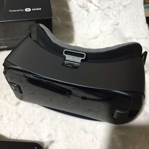 NEW OPEN Samsung Gear VR Headset with Controller Powered by Oculus SM-R3250 - Picture 4 of 7