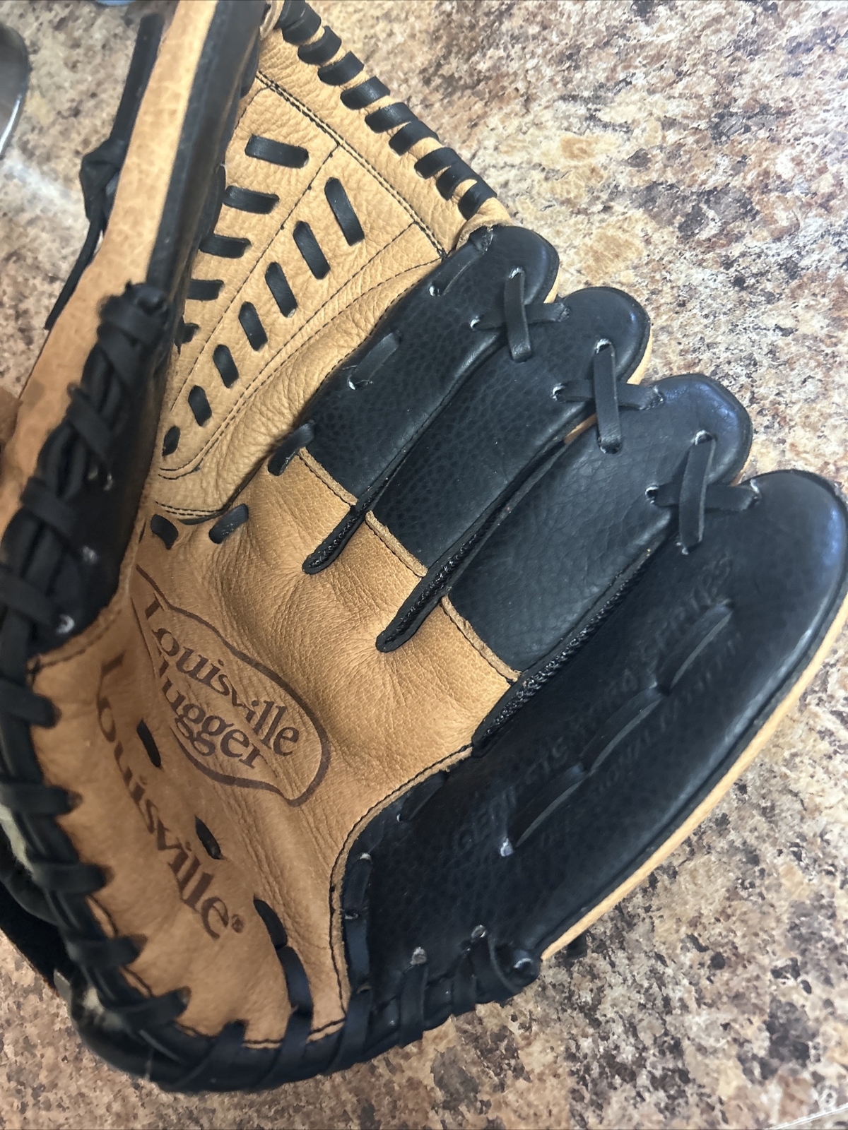 Louisville Slugger Genesis 1884 11" Little League Baseball Glove Left