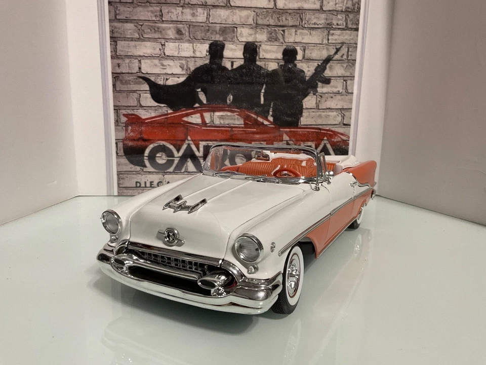 1:18 WELLY 1955 OLDSMOBILE SUPER 88 CORAL SPIDERING ON HOOD SEE PIC - Image 3 of 4