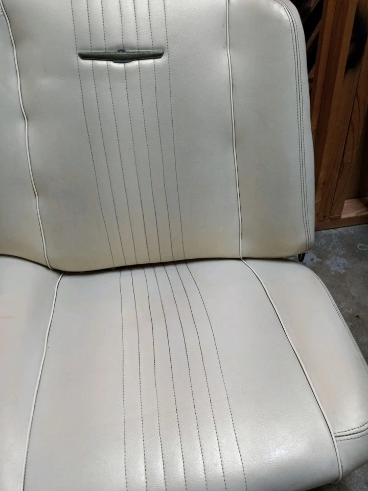 61/63 福特 T-Bird Thunderbird 乙烯基皮革 2 件后座原始设备制造商白色后座 — 第 4/4 张图片