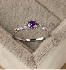 Vintage Style Purple Amethyst CZ Vine Leaf Ring Silver Tone Size 6 - 2.25g