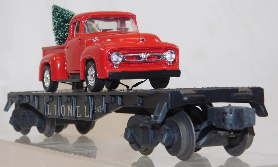 Lionel Red Pickup Truck w/ Christmas tree in bed on flatcar Vntg Holiday O gauge - Image 3 of 4