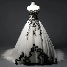 Gothic Wedding Dresses Lace Appliques Black White Vintage Bridal Gown Sweetheart