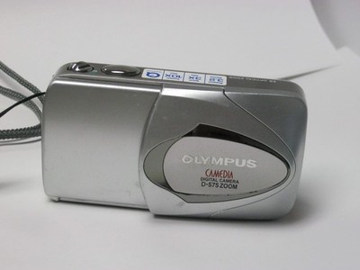 Olympus Camedia D-575 Zoom 3.2MP Compact Digital Camera Silver Tested Works