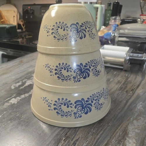 Set Of 3 Vintage Pyrex  Mixing Bowls 402 & 403 & 401 1970's  Homestead Mixing