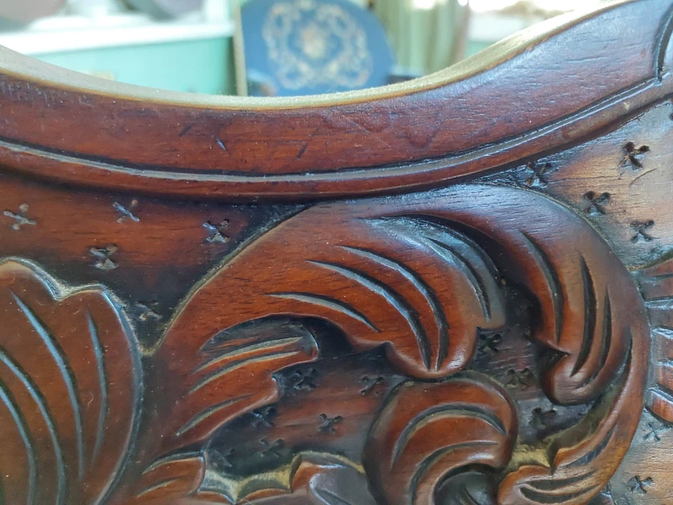 Silla antigua acabada dantesca nogal hecha a mano Foto 3 de 4