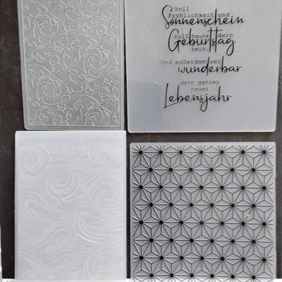 Prägefolder/Embossingfolder im Viererpack abzugeben 