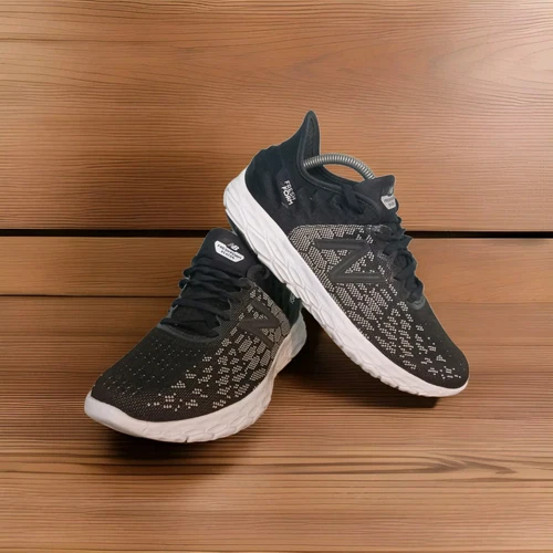 Scarpe New Balance Uomo Taglia 7.5 Fresh Foam Beacon Nero Bianco Scarpe da Corsa