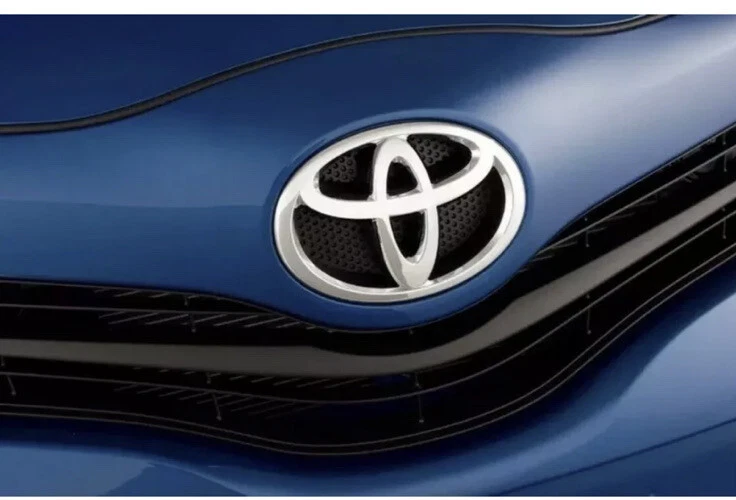 Toyota RAV4 передняя решетка бампер эмблемы логотип 2013-2015 - Изображение 4 из 4