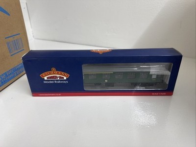Bachmann 39-228D Mk1 BCK Bremsverbundkorridor `S21275` in BR grün.