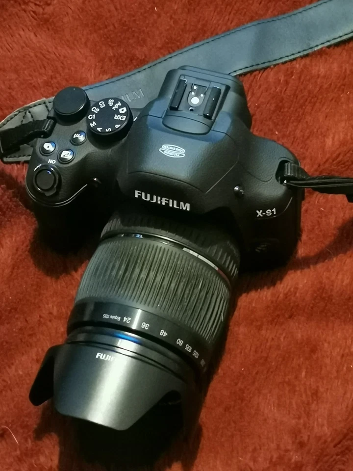 FujiFilm FinePix X-S1 12.0MP 26x Optical Zoom Digital Camera - Black, photo 1 of 5