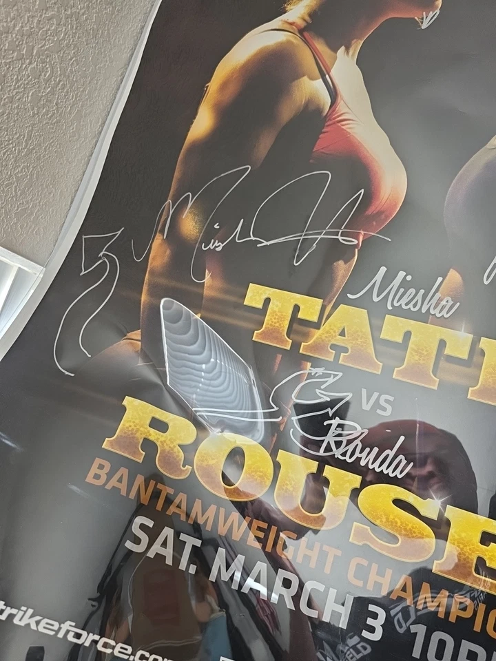 Póster Strikeforce Miesha Tate vs Ronda Rousey firmado a mano 27x39 UFC PSA raro Foto 3 de 4
