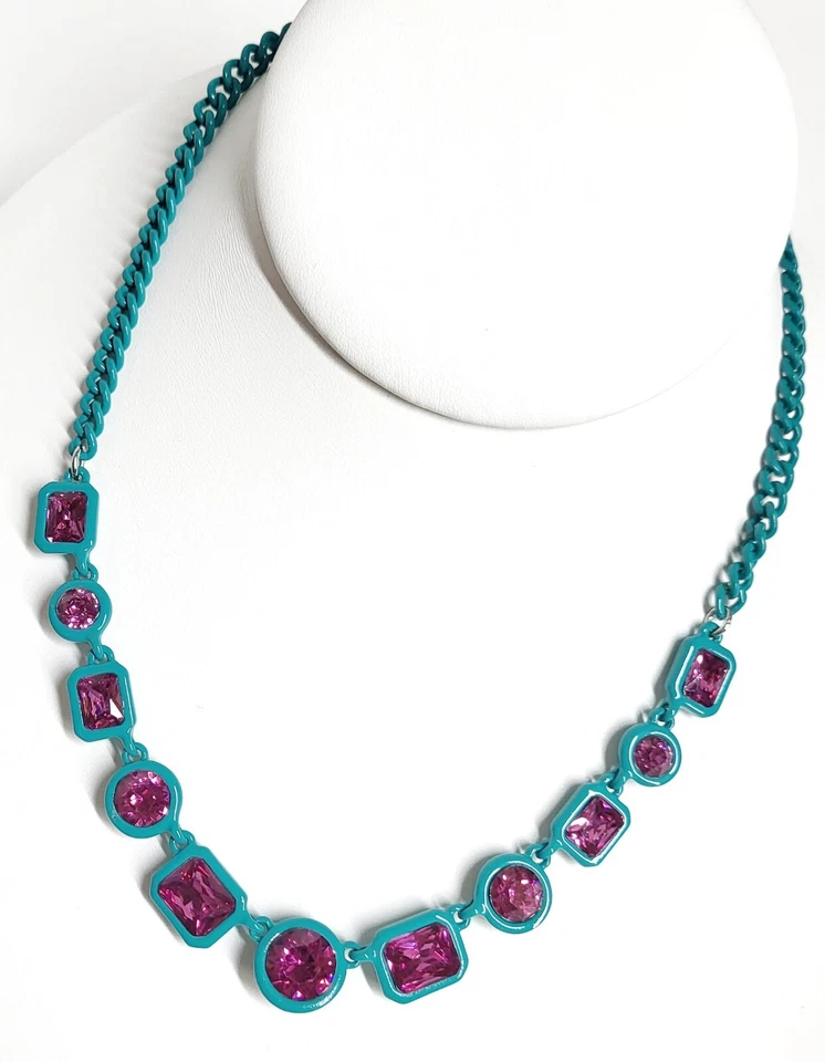 Collar Karl Lagerfeld Cadena Cristal Distintivo Verde Fucsia Chapado Latón Nuevo con Etiquetas Foto 4 de 4