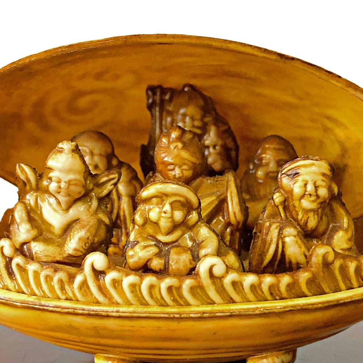 Vintage Japanese Carved Clam Shell 7 Lucky Gods Fortune Luck