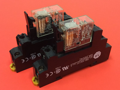 Allen-Bradley - P/N: 700-HN121 - Relay Docket w/ 700-HK36Z24 Relay - LOT OF (2)