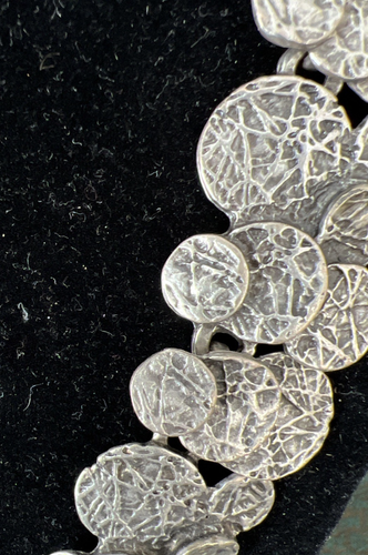 TURKISH SILVER PLATED ZINC HAND HAMMERED COIN MODERNIST ABSTRACT NECKLACE 22" - Bild 9 von 13