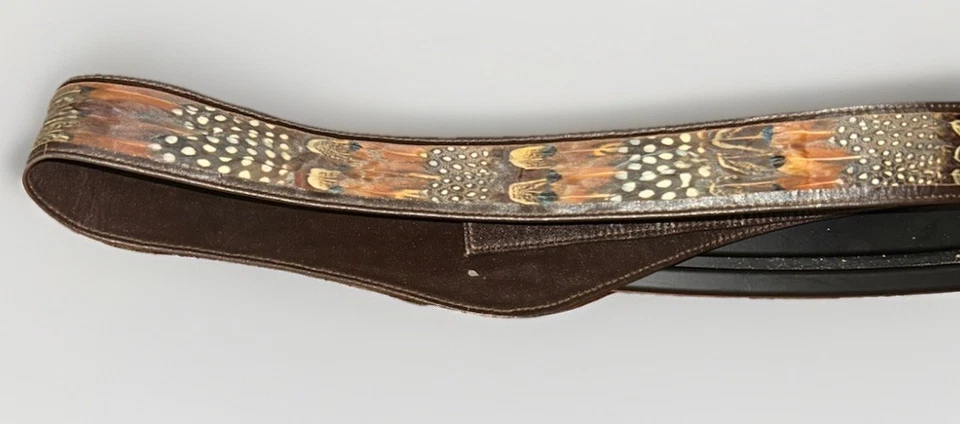 Cinturón de cuero vintage con incrustaciones de plumas piel de ciervo poste comercial pavo real guinea aves M/L Foto 3 de 4