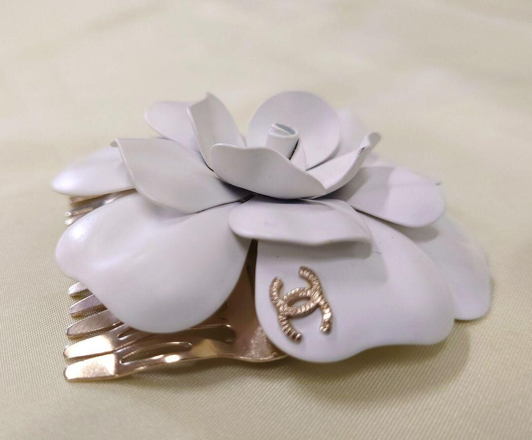 CHANEL Camellia Hairpin Hair Ornament Hair Clip Comb White