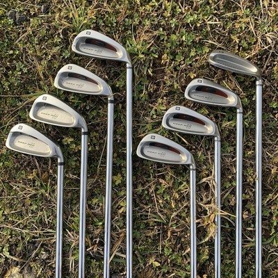 Wilson Deep Red Distance Eisen - 3,4,5,6,7,8,9,SW, - R Flex Stahlschäfte - ohne PW