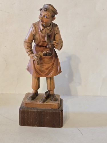 Wood Carved Sculpture Man Cleaning Shoes 7 In Tall Beautifully Detailed Vintage - Picture 1 of 20