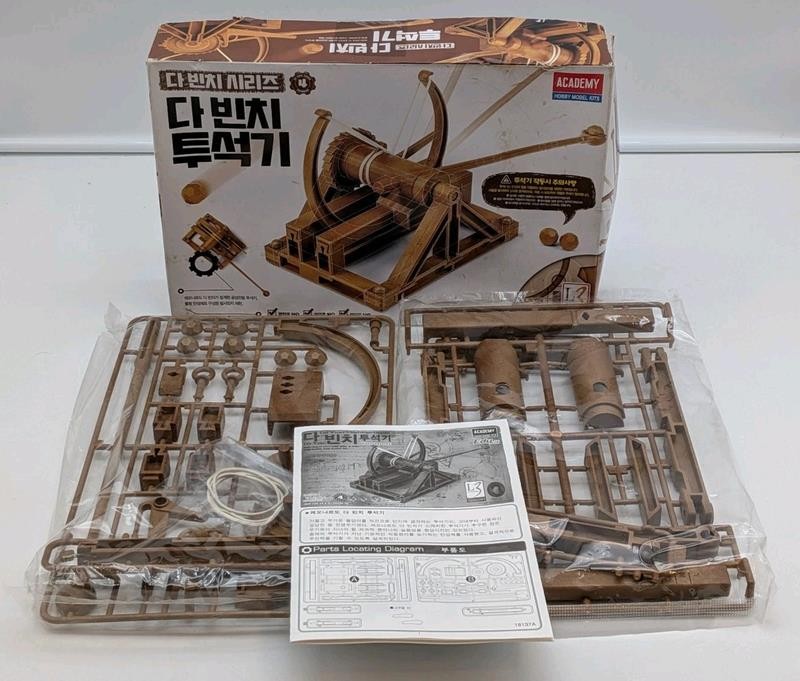Academy 18137a Open Box Model New Inside.