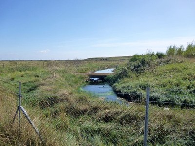 Foto 6x4 Müllhalde Umzäunung Zaun und Graben Hope's Green The Drainag c2016