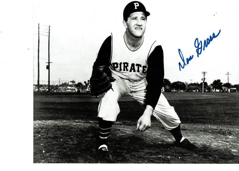 Pittsburgh Pirates pitcher  Don Gross  autographed 8x10 action  photo