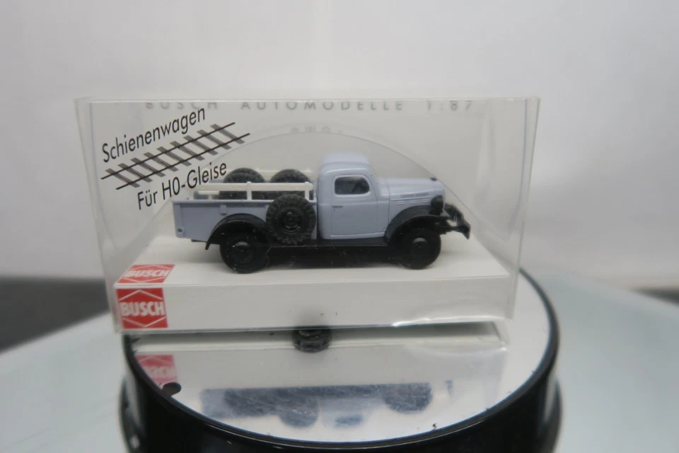 BUSCH AUTOMODELLE 1/87 HO SCALE #44008 FARGO POWER WAGON W/RAIL WHEELS IN GRAY! - Image 2 of 4