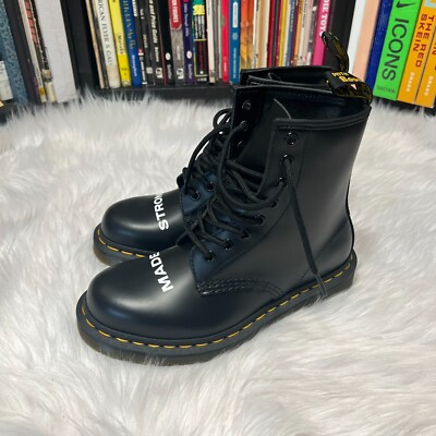 DR MARTNES 1460 LACE UP BOOTS MADE STRONG MEN 4 / WOMENS 5 LEATHER