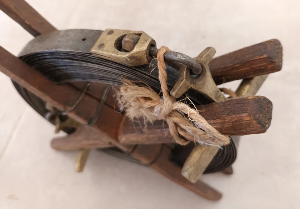 Instrument de mesure / Décamètre ancien - Photo 3/4