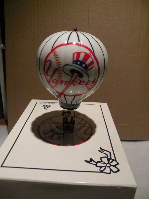 THE DANBURY MINT NEW YORK YANKEES 2003 HOT AIR BALLOON ORNAMENT NIB