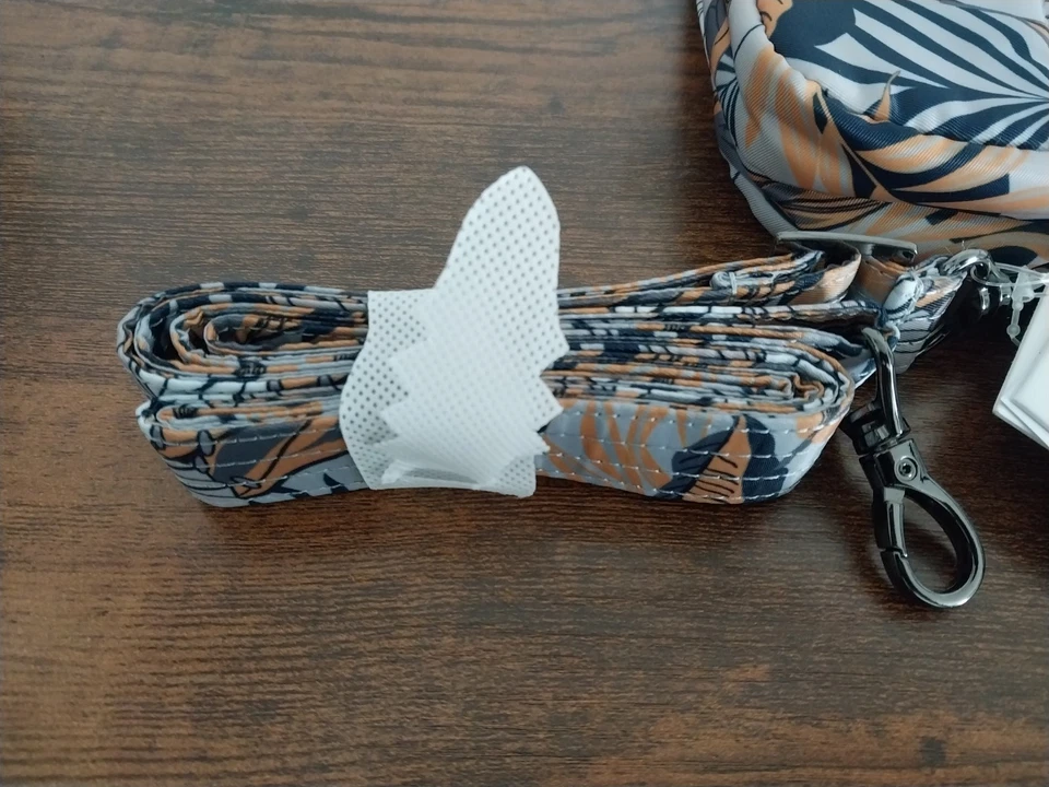 Lug Coupe Convertible Wristlet & Crossbody Bag Lily Grey Floral | New With Tag - Image 4 of 4